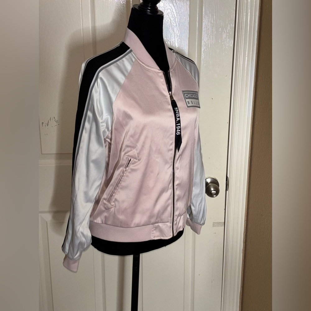 Rare] NBA Chicago Bulls Full-Zip Jacket with Floral Lining Embroidery Small​​